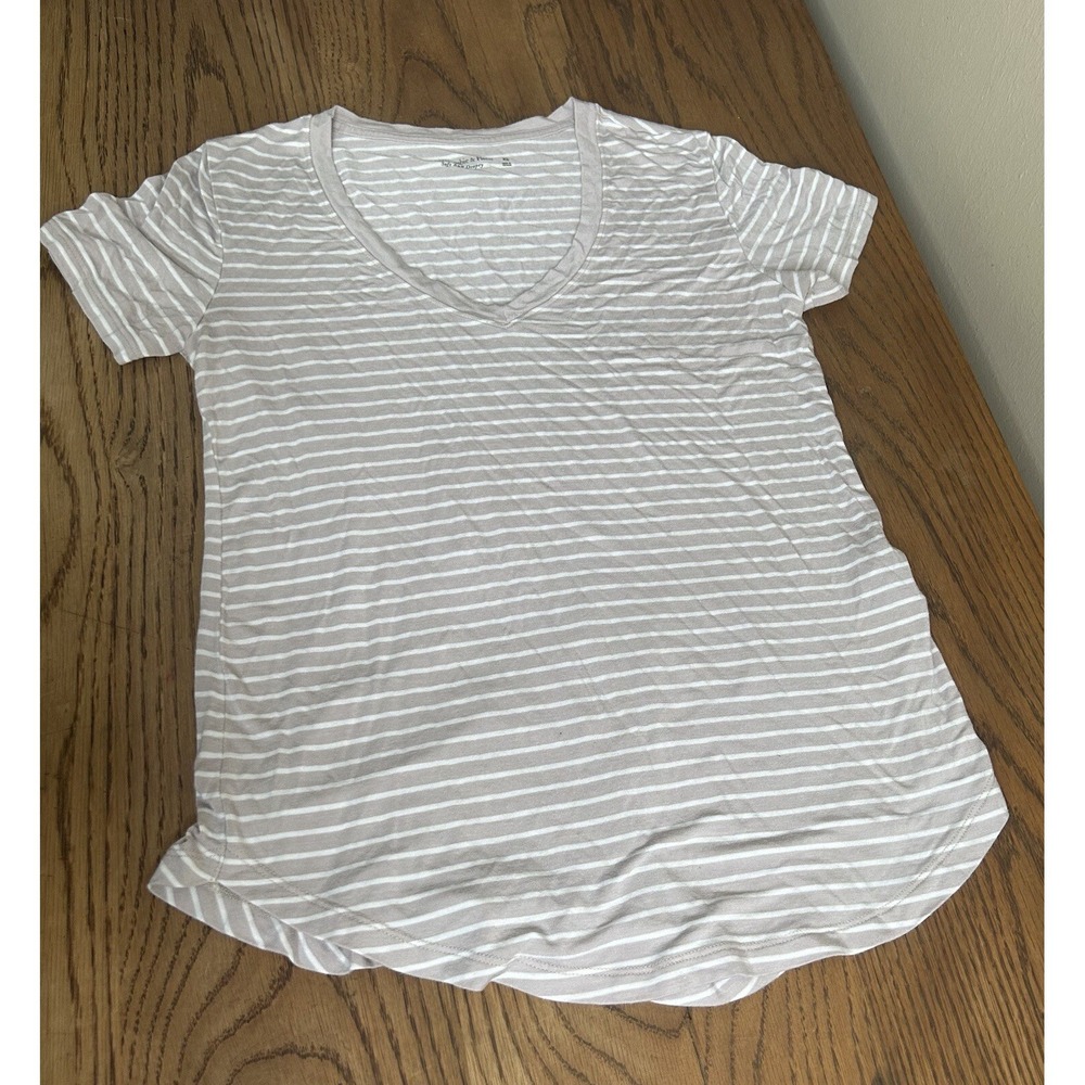 Abercrombie Shirt Women's XS Pink Soft A&F Drapey Curved Hem V-Neck Short Sleeve